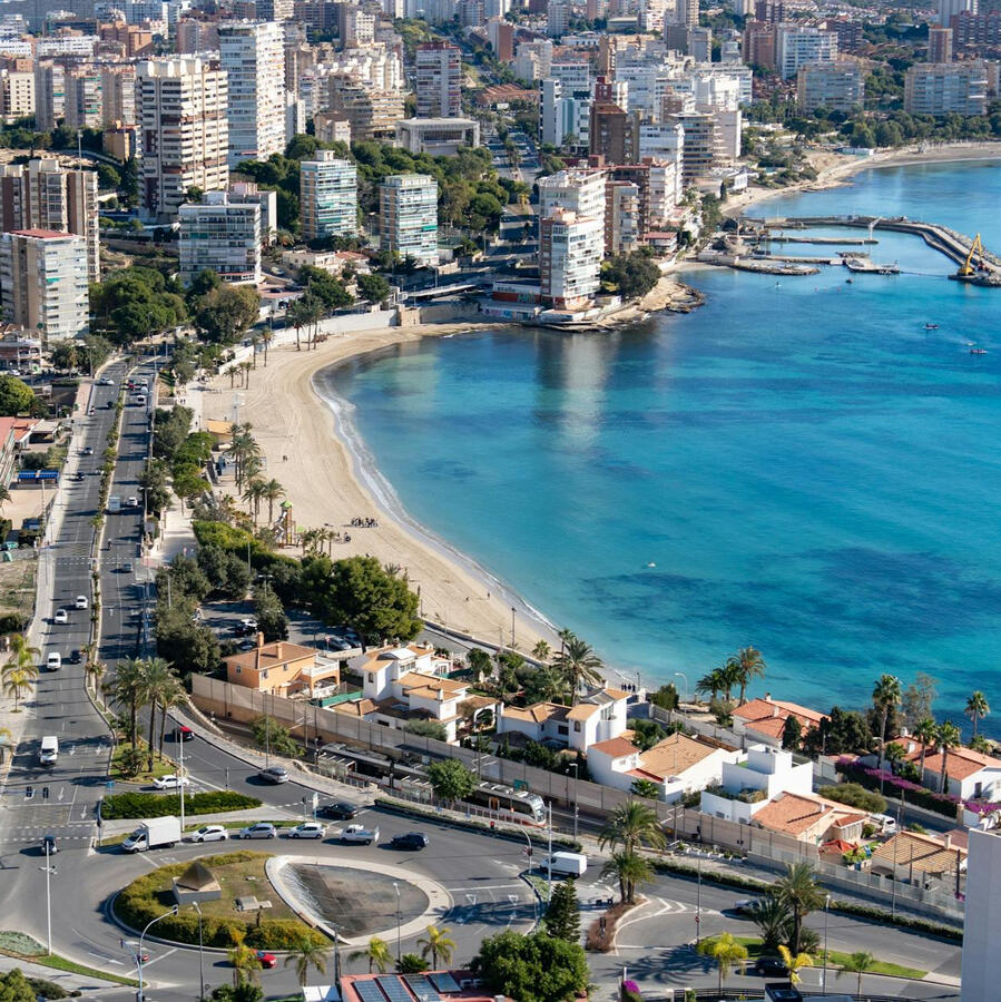 Untitled Sea-view Alicante apartment for Canadian buyers relocating to Costa Blanca, Spain